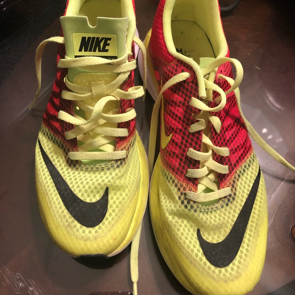 Nike tennis shoe
